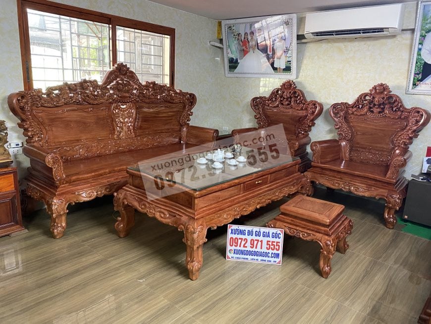 Phòng khách nhà Anh Bắc Sau khi kê bàn ghế hoàng gia