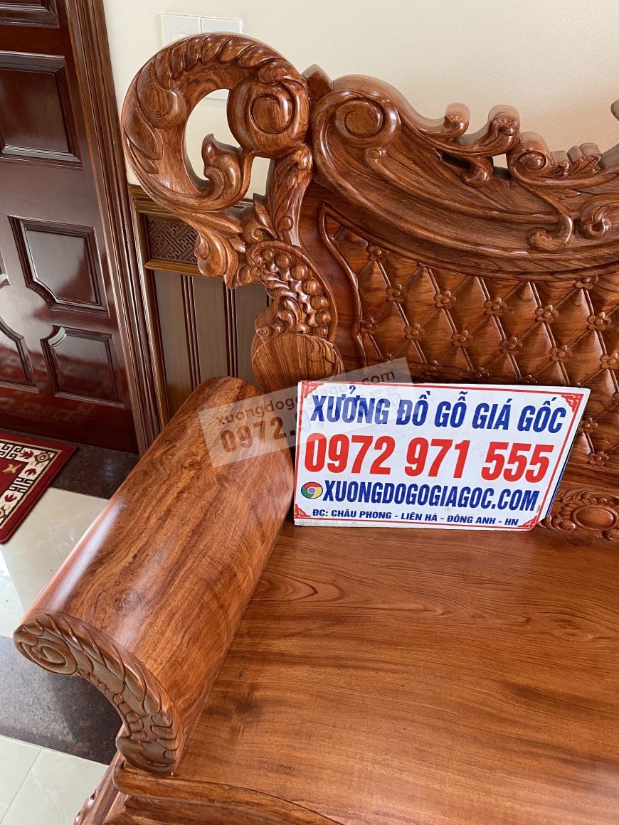 Tay ghế nguyên khối sát cột