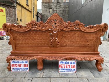 Mặt sau ghế hoàng gia V4 đục trạm như mặt trước