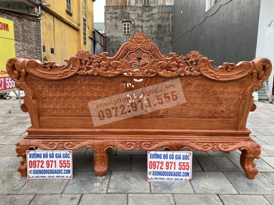 Mặt sau ghế hoàng gia V4 đục trạm như mặt trước