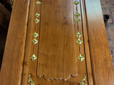 Mặt bàn bộ hoàng gia dát vàng