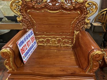 Chương ghế đơn liền đục hoa lá tây rất tinh xảo