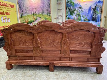 Mặt sau ghế dài đục như mặt trước