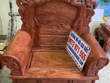 Mặt trước ghế đơn đục tranh sơn thủy