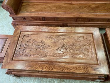 Mặt bàn đục tranh Thuận buồm xuôi gió