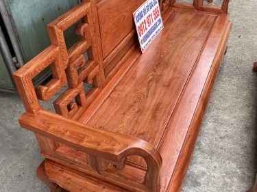 Ghế dài ván ở giữa liền tấm không ghép