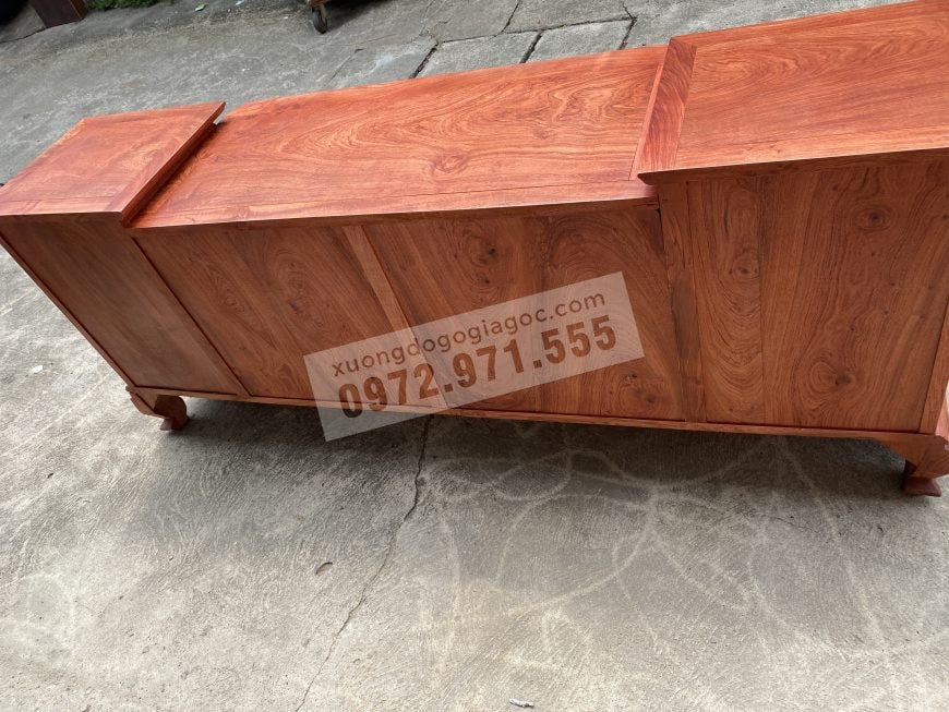 Mặt sau kệ tivi cột nho