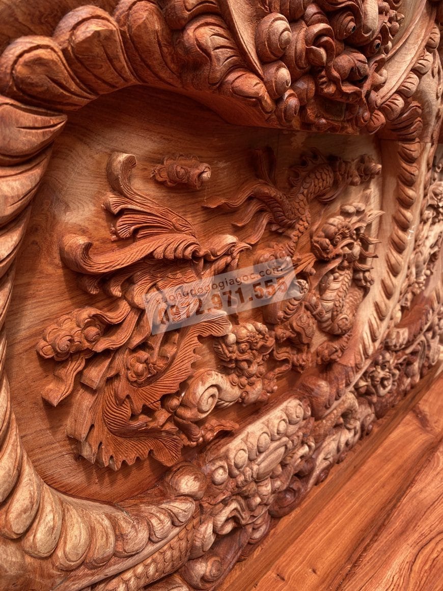 Vách giữa đục Tích Tứ linh