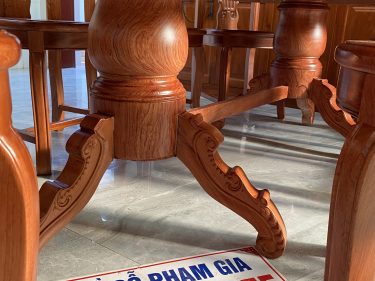 Chân trụ bàn ăn