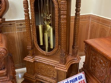 Phần dưới đồng hồ