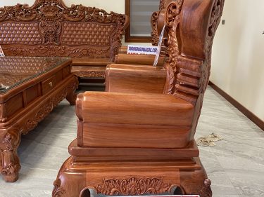 Tay ghế nguyên khối sát cột