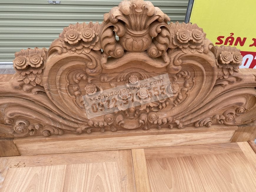 Giường ngủ hoàng gia hoa hồng