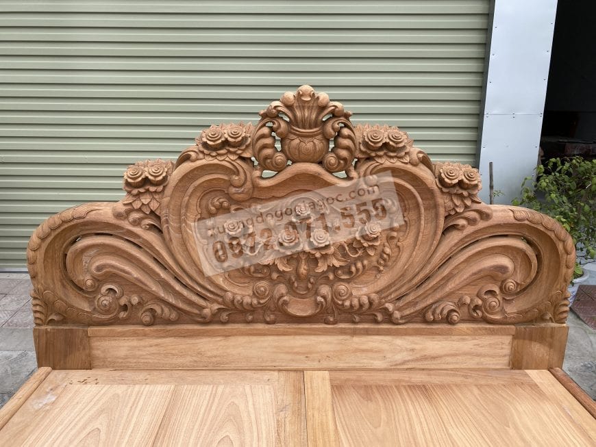 Giường ngủ hoàng gia hoa hồng