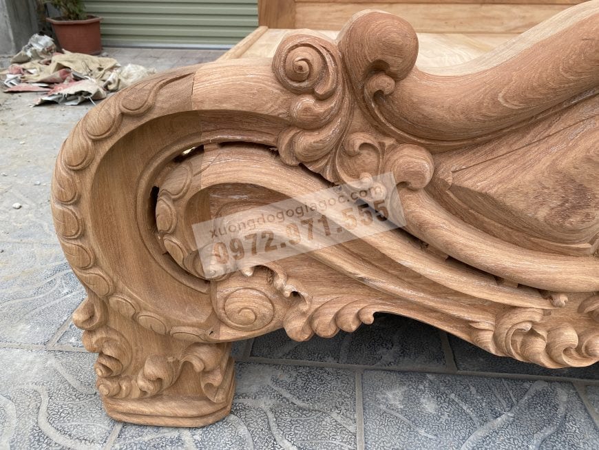 Giường ngủ hoàng gia hoa hồng