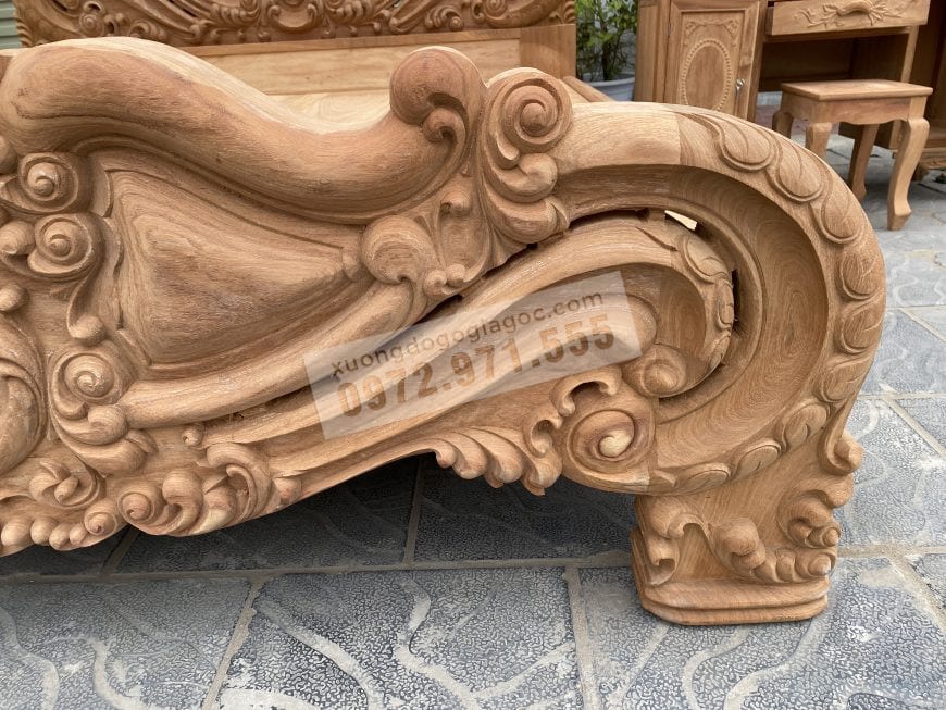 Giường ngủ hoàng gia hoa hồng