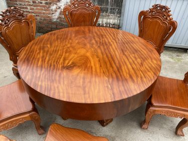 bàn ăn nguyên khối