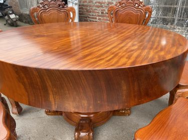 bàn ăn nguyên khối