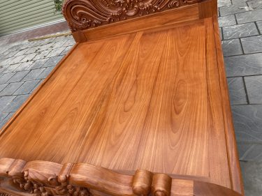 Giường ngủ hoàng gia hoa hồng