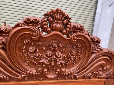 Giường ngủ hoàng gia hoa hồng