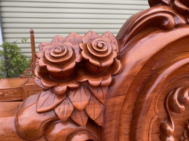 Giường ngủ hoàng gia hoa hồng