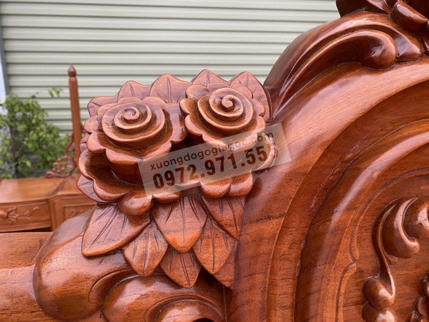 Giường ngủ hoàng gia hoa hồng