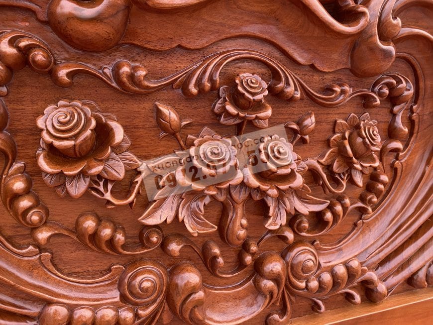 Giường ngủ hoàng gia hoa hồng