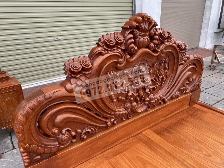 Giường ngủ hoàng gia hoa hồng