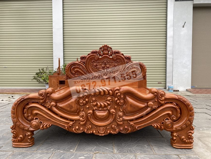 Giường ngủ hoàng gia hoa hồng