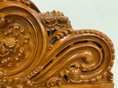 Giường ngủ hoàng gia