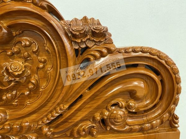 Giường ngủ hoàng gia