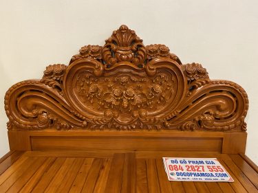 Giường ngủ hoàng gia hoa hồng