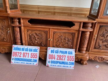 Kệ tivi kết hợp tủ rượu trang trí