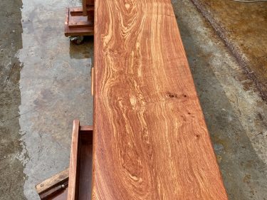 Kệ tivi nguyên khối gỗ hương đá