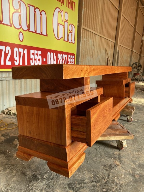 Kệ tivi nguyên khối gỗ hương đá