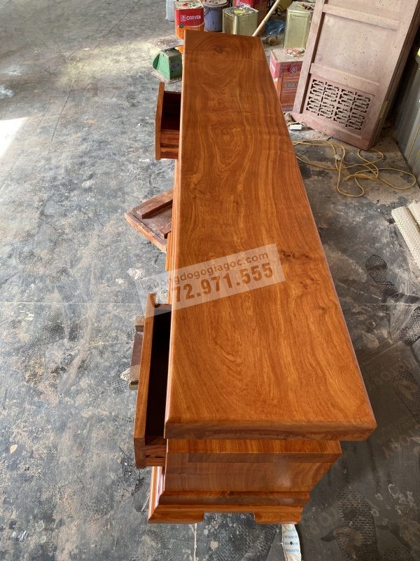 Kệ tivi nguyên khối gỗ hương đá