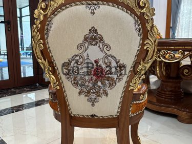 Ghế ăn hoàng gia